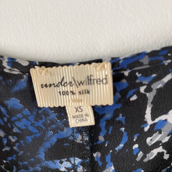 Wilfred Nostalgia 100% Silk V-neck Camisole, size XS, EUC - Picture 3 of 4